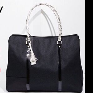 Black shoulder bag